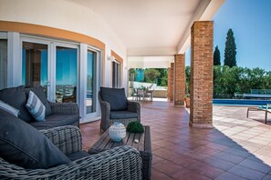 Terrace/patio - Lila - Stunning sea views from this villa with infinity pool (Sesmarias)