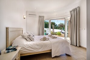5 bedrooms, iron/ironing board, free WiFi, bed sheets