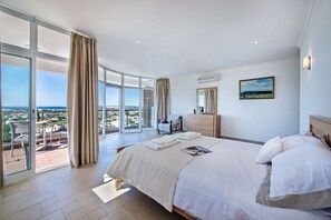 5 bedrooms, iron/ironing board, free WiFi, bed sheets