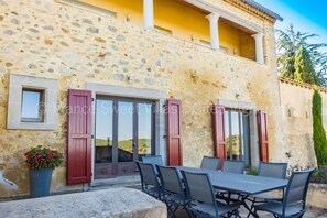 Enjoy a traditional stay with a balcony offering views of the surrounding landscape.