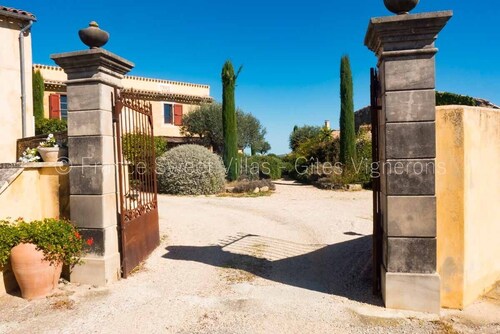 Very beautiful house upto 8 people with large pool and views