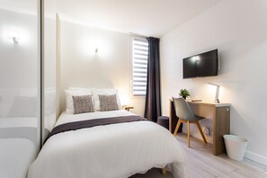 5 bedrooms, desk, iron/ironing board, free WiFi