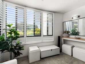 Interior - HUGE  PRIVATE SECURE COURTYARD WATERFRONT VIEW  SLEEPS 4 Adults & 1 Child <br> (Maroochydore)