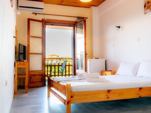 Δίκλινο Δωμάτιο (Double ή Twin), Θέα στη Θάλασσα | Χρηματοκιβώτιο στο δωμάτιο, κούνιες/κρεβατάκια μωρού 