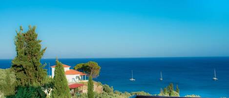 Vista para praia/oceano