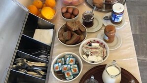 A breakfast buffet with various fruits, pastries, and beverages. - Zagamilos Hotel (Pylos-Nestoras)