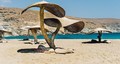 Casa de piedra con encanto cerca de playas, restaurantes y más en Tinos