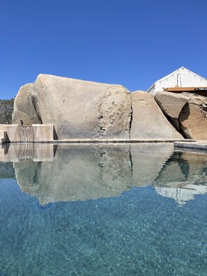 Kolam renang outdoor