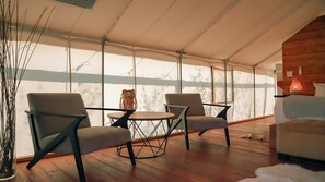 Tenda Deluxe, 1 letto king, vista montagna | Biancheria da letto di alta qualità, minibar, con stile personalizzato