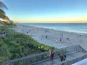 Beach nearby, sun-loungers, beach towels