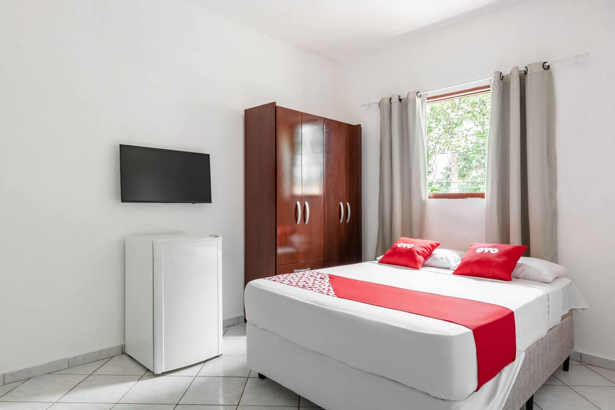 Soundproofing, free WiFi, bed sheets