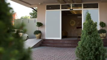Pintu masuk properti