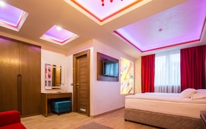 Romantische Studiosuite | Minibar, Zimmersafe, Schreibtisch, schallisolierte Zimmer