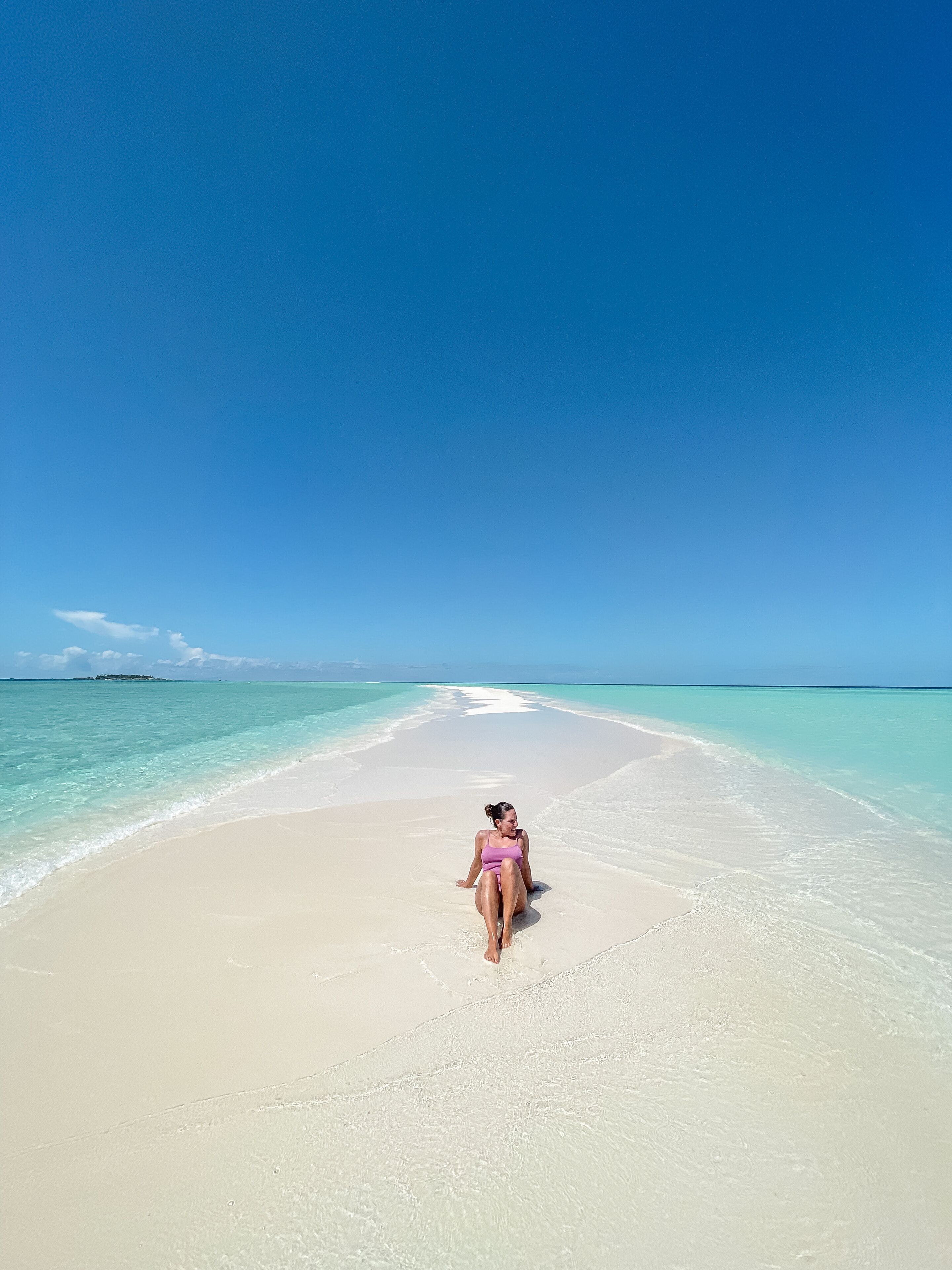 Una playa cerca, arena blanca