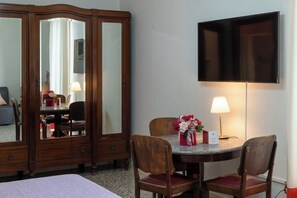 Panoramic Room, Ensuite | Peralatan tempat tidur premium, meja, Wi-fi percuma 