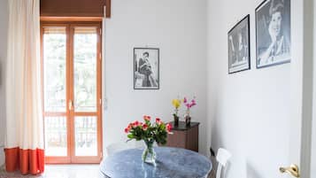Habitación panorámica, baño privado | Servicio de comidas en la habitación