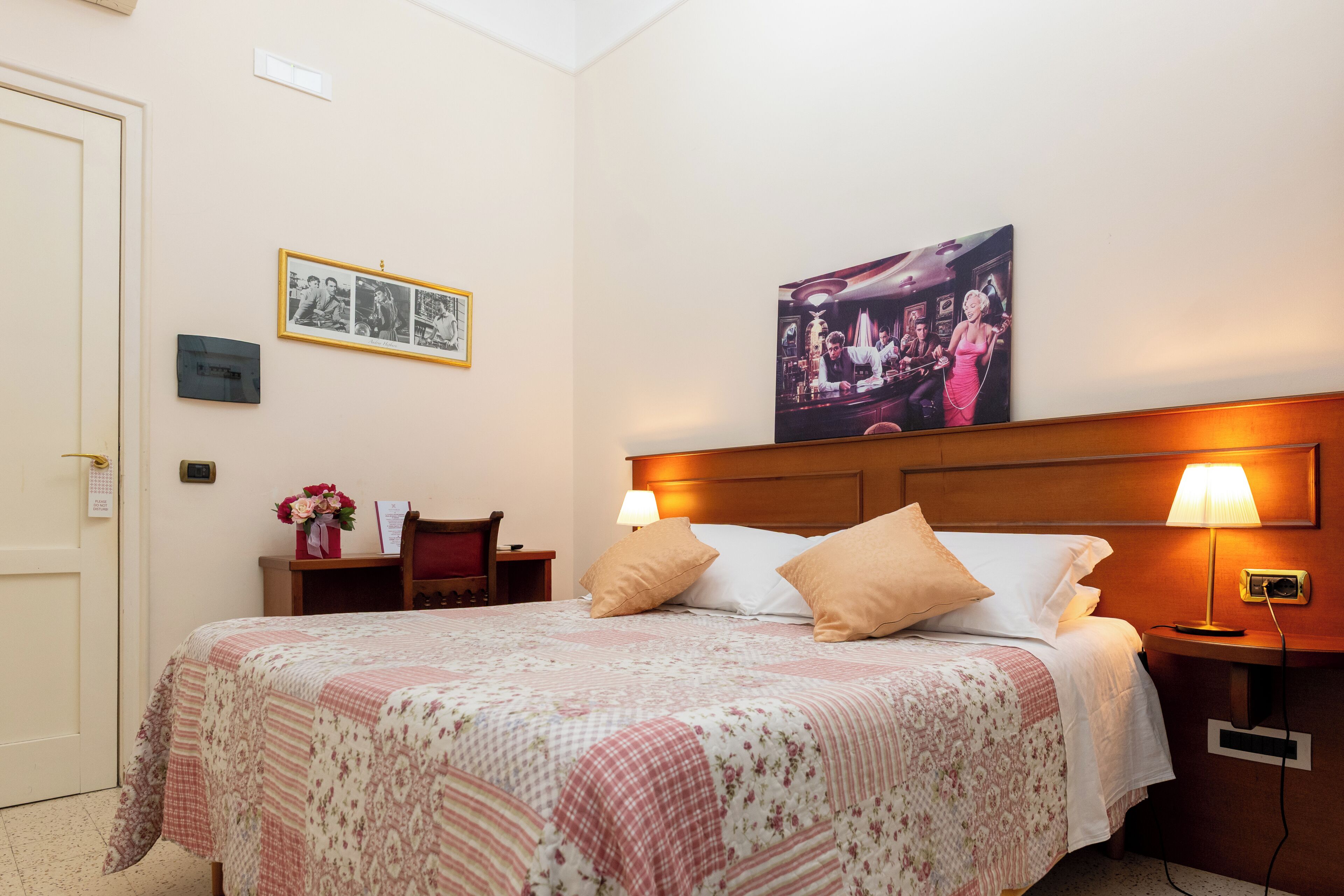 Habitació estàndard, amb bany privat | Roba de llit d'alta qualitat, escriptori i wifi gratuïta 