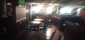 Breakfast, lunch, dinner served; local cuisine  - Queens Hotel (Kikuyu)