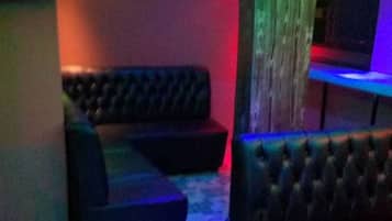 Se sirven desayunos, almuerzos y cenas; cocina local