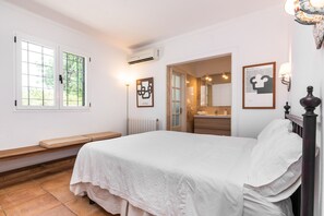 3 Schlafzimmer, Zimmersafe, Bügeleisen/Bügelbrett, Reisekinderbett
