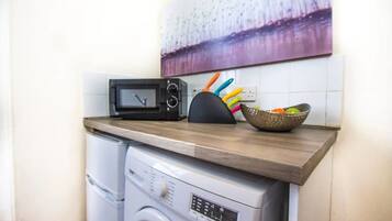 Apartment, 2 Bedrooms | Laundry