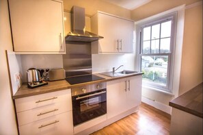 Apartment, 2 Bedrooms | Private kitchen