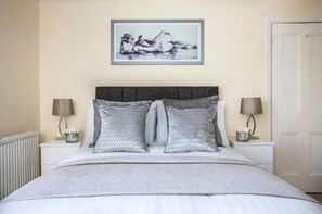 Apartment, 2 Bedrooms | 2 bedrooms, free WiFi, bed sheets - Lux Blu - Station Road (Truro)