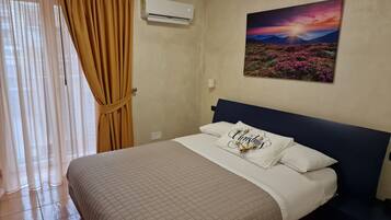 Kamar Double Deluks, Bebas Asap Rokok, dapur kecil | Seprai premium, busa memori, minibar, dan Wi-Fi gratis