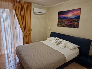 デラックス ダブルルーム 禁煙 簡易キッチン | 高級寝具、低反発ベッド、ミニバー、WiFi (無料)