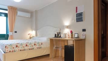 基本客房, 1 張加大雙人床和 1 張沙發床, 非吸煙房, 空調 | 高級寢具、記憶床墊、迷你吧、免費無線上網