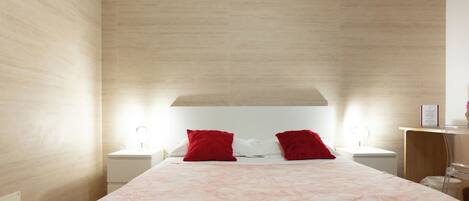 Standard Double Room Single Use, 1 Queen Bed