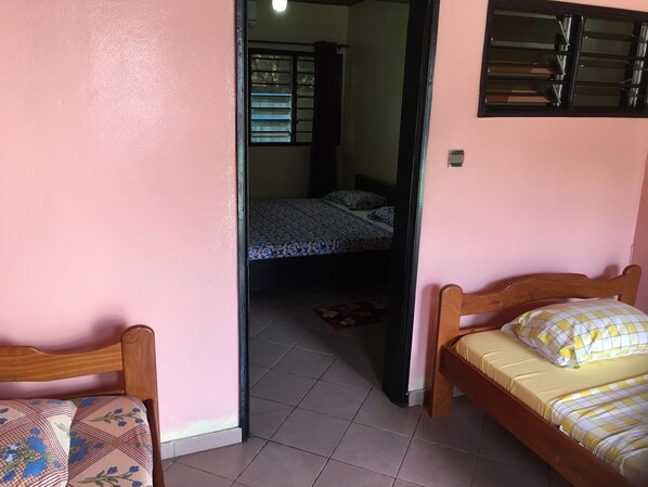 Decoración individual, mobiliario individual, escritorio