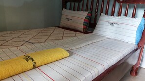 طراز فريد لكل وحدة ومكتب ومساحة عمل للكمبيوتر المحمول وملاءات أسرّة