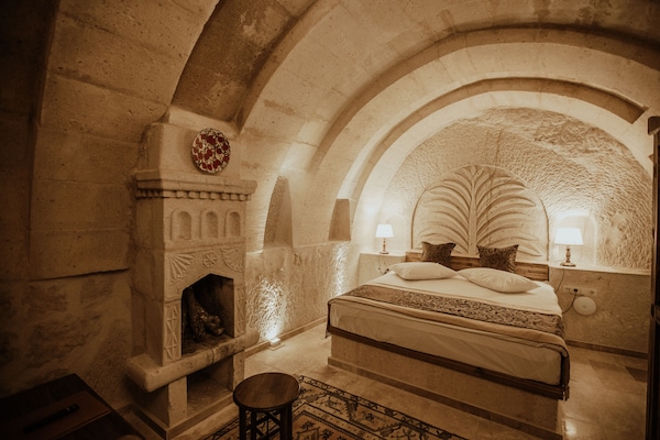 Klassieke kamer, open haard | Lakens van Egyptisch katoen, luxe beddengoed, een minibar