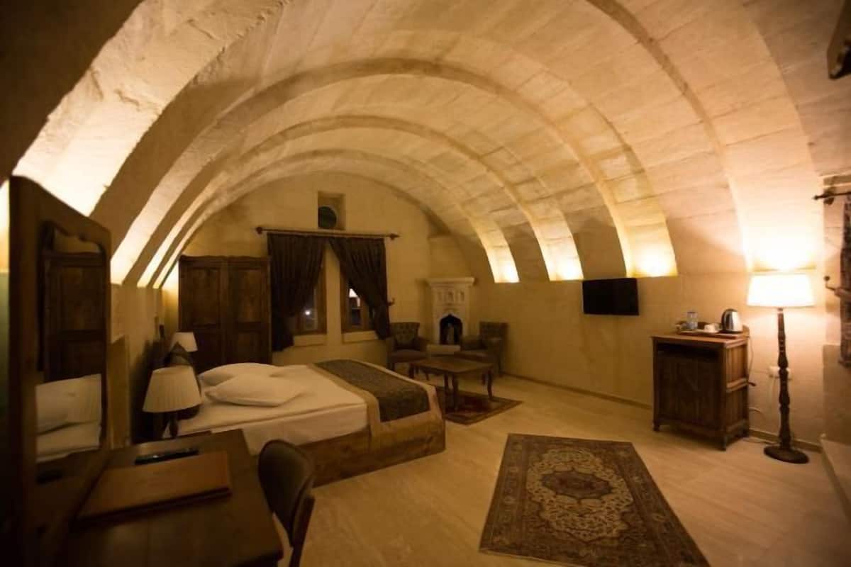 2 bedrooms, Egyptian cotton sheets, premium bedding, minibar