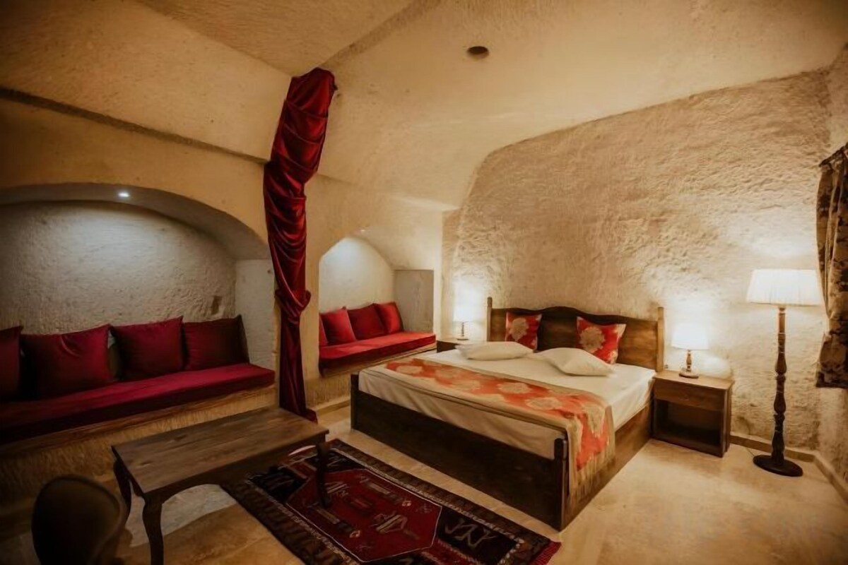 Comfort Cave Room