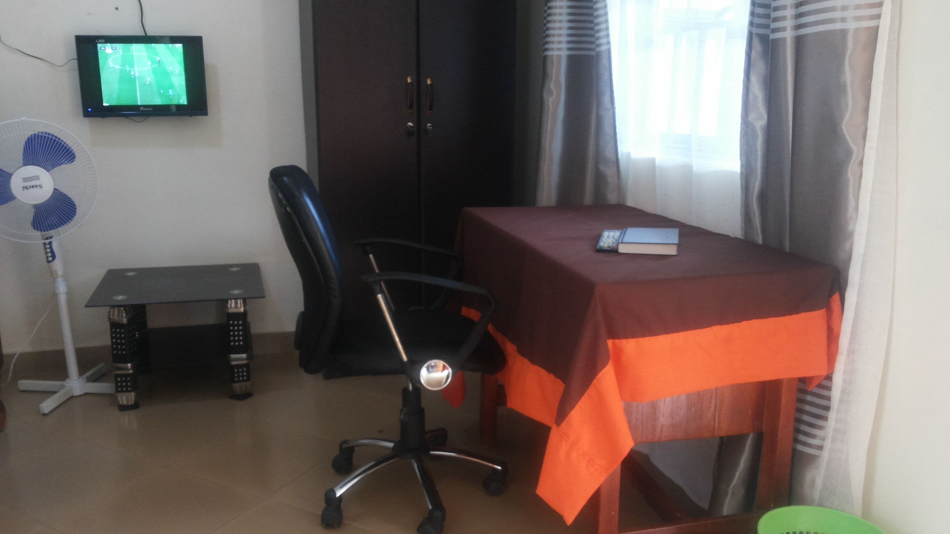 Individuelt design, skrivebord, lydisolering, gratis Wi-Fi
