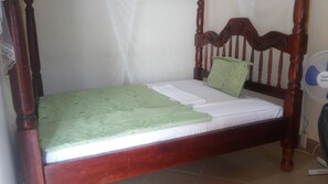 Exclusive-Zweibettzimmer | Individuell dekoriert, Schreibtisch, schallisolierte Zimmer