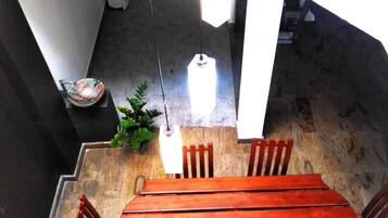 Sudah termasuk sarapan dibawa pulang setiap hari