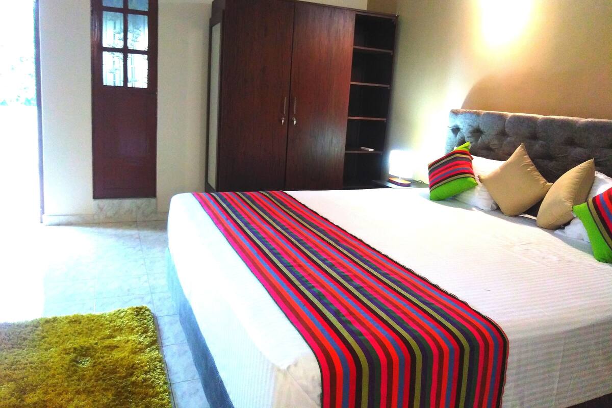 Deluxe Room | Iron/ironing board (on request), WiFi (free)