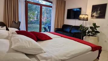 Estudio superior (Apartma z 2 spalnicama, teraso pogled) | Minibar, caja fuerte, cortinas opacas y sistema de insonorización