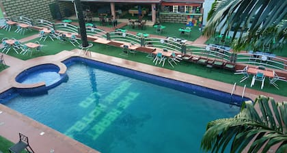 Hard Break Hotel and Suite