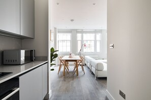 TV, Netflix, streaming services