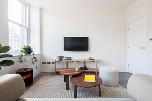 TV, Netflix, streaming services - Beautiful Leicester Sq 1BR - Netflix & Nespresso (London)