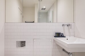 ヘアドライヤー、タオル、石鹸、シャンプー