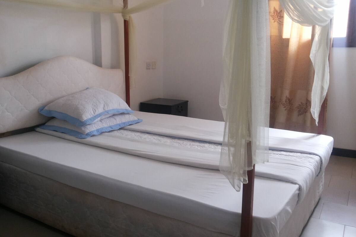 Deluxe Single Room | Cadar katil 