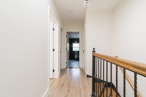 Interior - The Alana - Spacious Duplex with Parking 40 Mins to Manhattan (Jersey City)