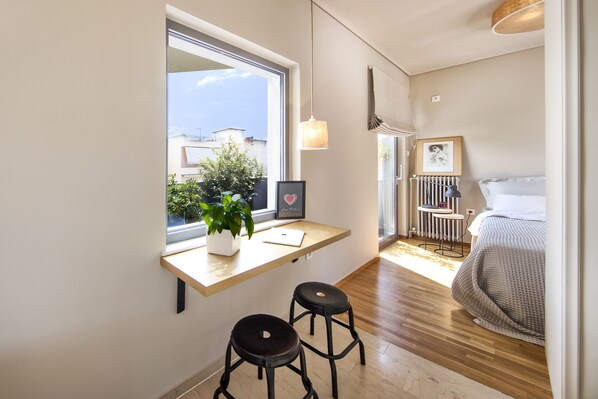 Businesshuoneisto, 1 keskisuuri parisänky, keittotila, kaupunkinäköala | Huoneen varustelu