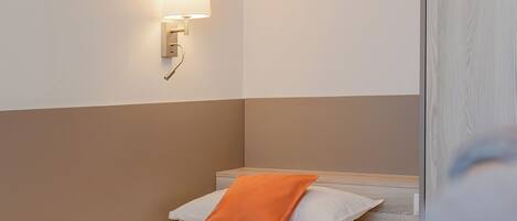 Comfort Single Room, Non Smoking | Desk, laptop workspace, blackout drapes, iron/ironing board (on request)