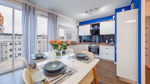 Apartamento (24A/45) | Cocina básica privada | Frigorífico, placa de cocina, cafetera o tetera y hervidor eléctrico